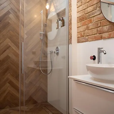 Brick House - Stefan * فروتسواف